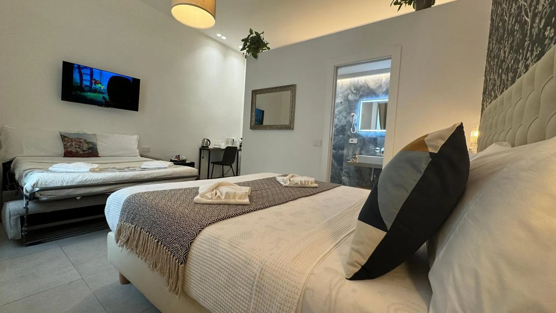 Lina Suites & Rooms La Spezia 0*,  Italy